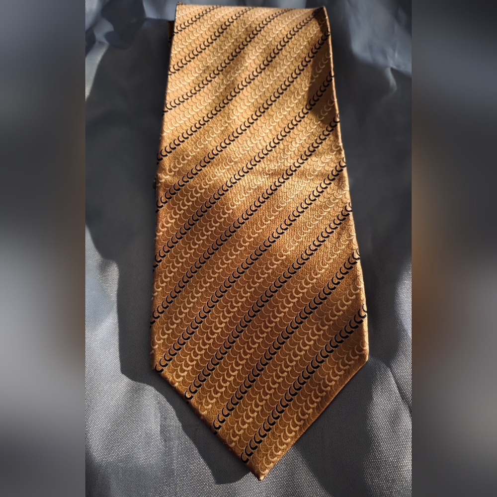DiMoggio Elegant Gold Patterned Men's Tie